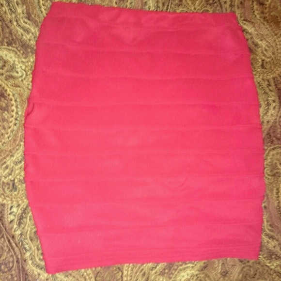 Red mini pencil skirt - Picture 1 of 2