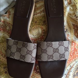 Size 8 Gucci slide Ins