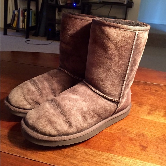 UGG Shoes - Short Chocolate Uggs