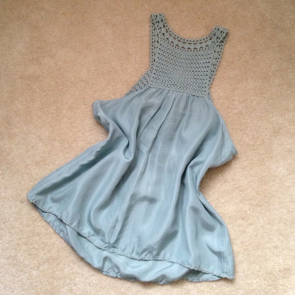 Cute BCBGMAXAZRIA SILK TOP! - Picture 2 of 4