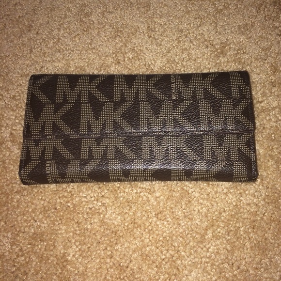 Michael Kors Clutches & Wallets - Michael Kor Wallet