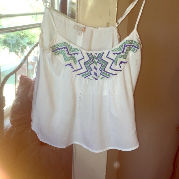 gianna and bini white top with tribal print on top - Picture 1 of 1