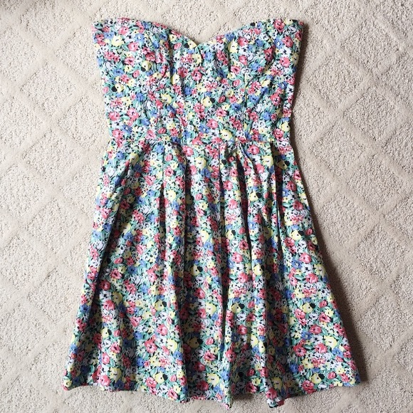 MINKPINK Dresses & Skirts - MINKPINK Strapless Floral Dress