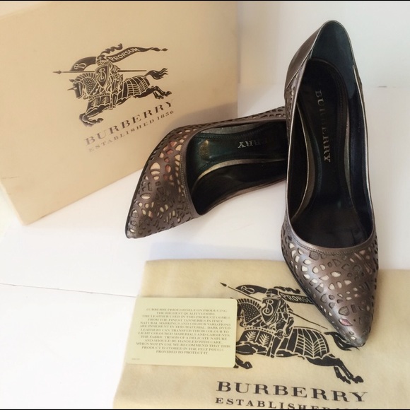 Burberry  Nova Broderie Anglaise Pump