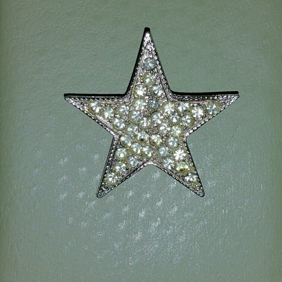 Pretty star pin