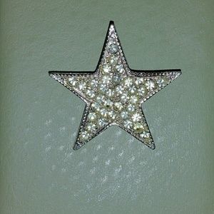 Pretty star pin