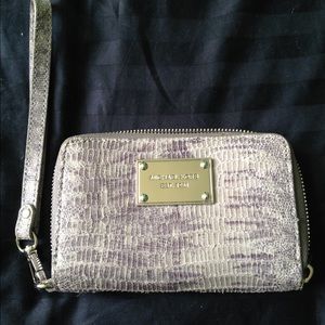 Michael Kors iPhone 5 wristlet