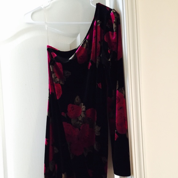 Velvet off the shoulder form fitting dress