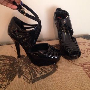 Never worn! Too big..