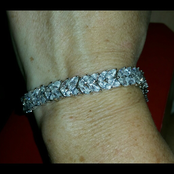 Stunning tennis bracelet