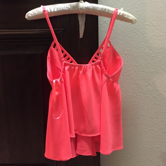 Never worn tank - Picture 2 of 2