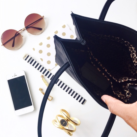 [SOLD] Black Shoulder Bag - Picture 2 of 4