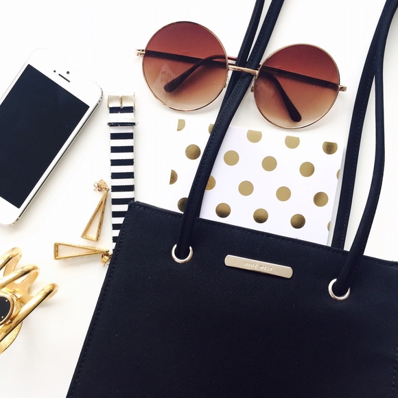 [SOLD] Black Shoulder Bag - Picture 4 of 4