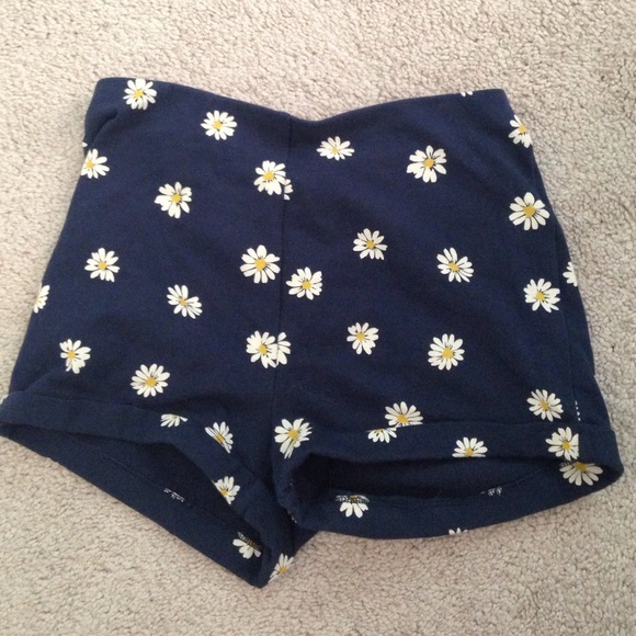 Daisy Shorts from Forever 21 - Picture 1 of 2