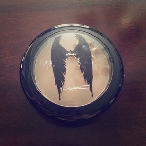 Mac Maleficent Sculpting Powder