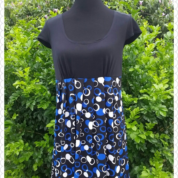 Cute dress with pleats. - Picture 1 of 4