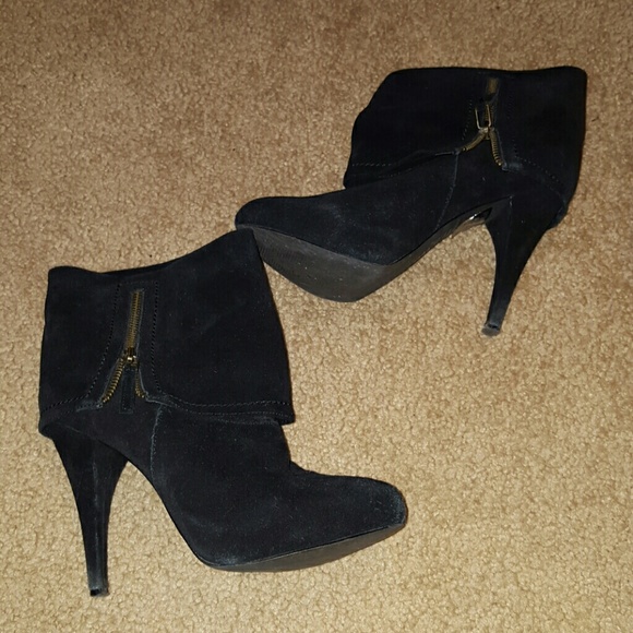 Slouched suade black ankle booties