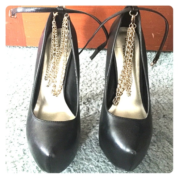 Black High Heels with sexy gold chain