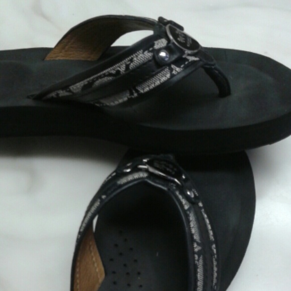 Coach flip flops