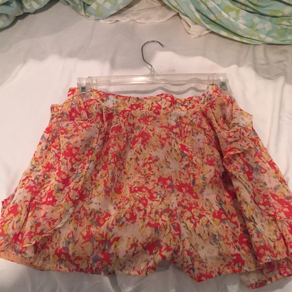 BCBGeneration ruffle shorts - Picture 1 of 4