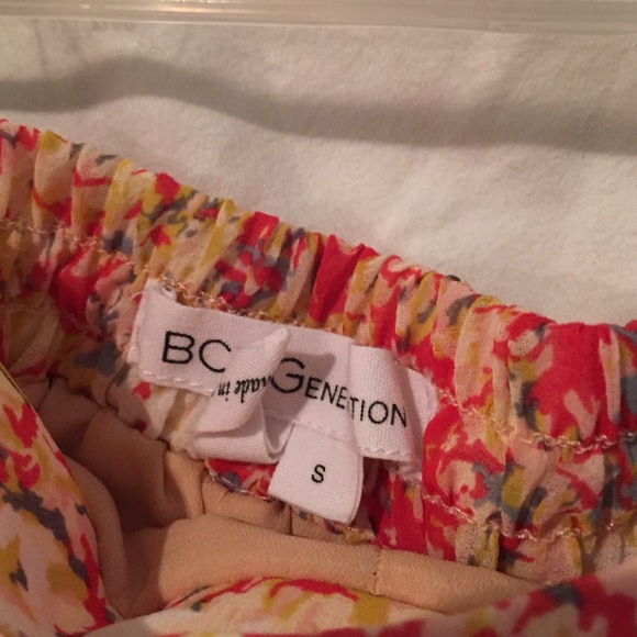 BCBGeneration ruffle shorts - Picture 4 of 4