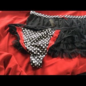Cacique plus size 26/28 thong and skirt black red