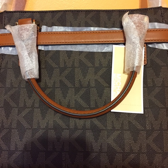 MICHAEL KORS HAMILTON HANDBAG - Picture 3 of 4