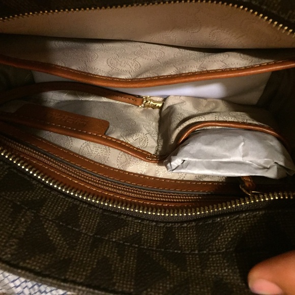 MICHAEL KORS HAMILTON HANDBAG - Picture 2 of 4