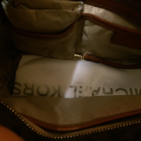 MICHAEL KORS HAMILTON HANDBAG - Picture 4 of 4