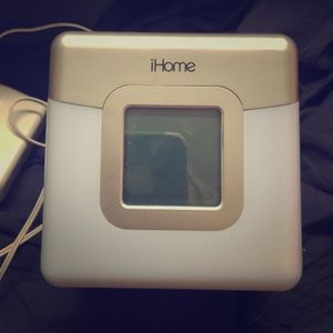 iHome iP18 Speaker Dock with Apple Cradle.