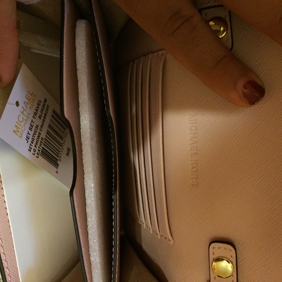 🚫SOLD🚫NEW MICHAEL KORS HANDBAG - Picture 3 of 4