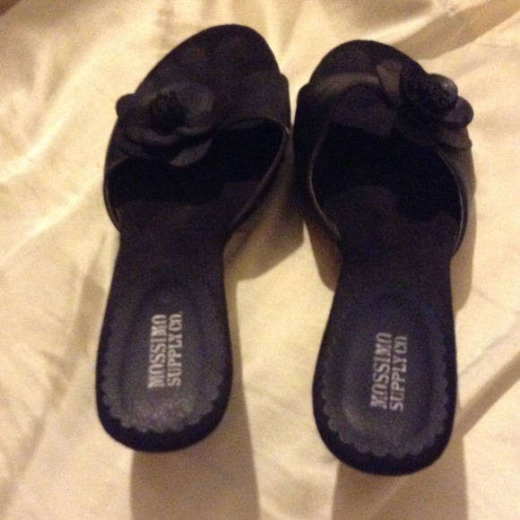 Black Slip on heels. - Picture 3 of 3