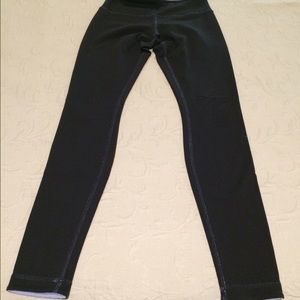 Lululemon reversible Wunder Unders size 6.