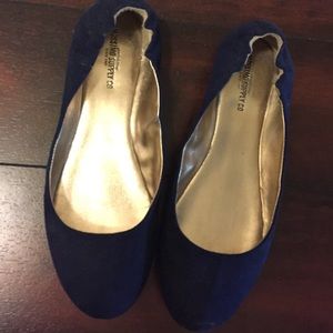 Navy blue suede flats!