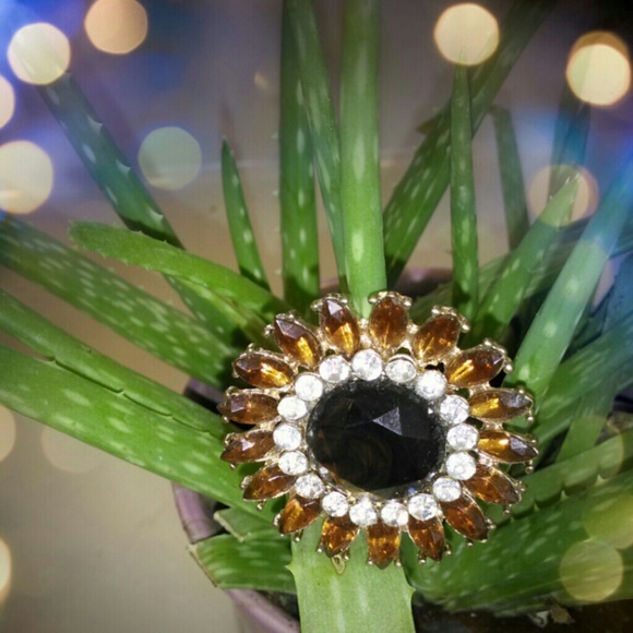 Beautiful cocktail ring  by Bijoux Terner - Picture 1 of 2