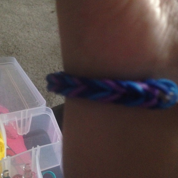 Rainbow loom fishtail rubber band bracelet - Picture 3 of 4