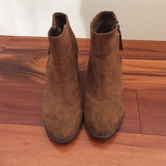 American Eagle booties