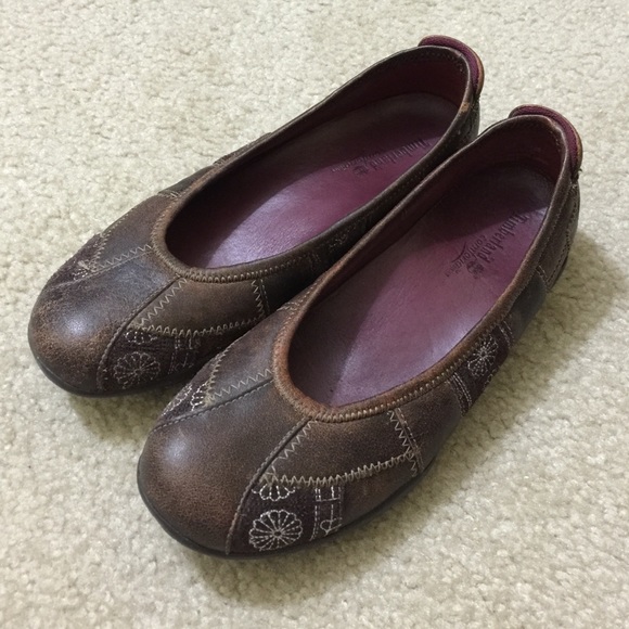 Brown ballet embroidery shoes
