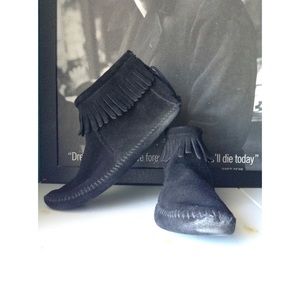 Black Minnetonka Moccasins