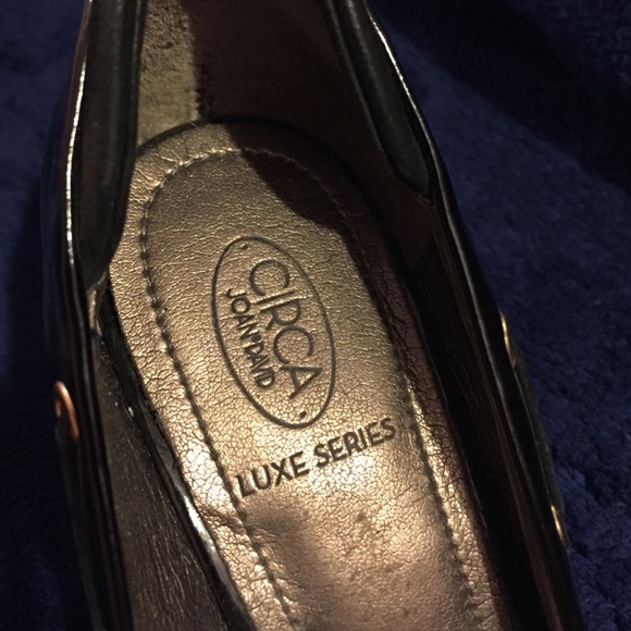 Black Pointy Toe Joan & David Heels - Picture 2 of 2