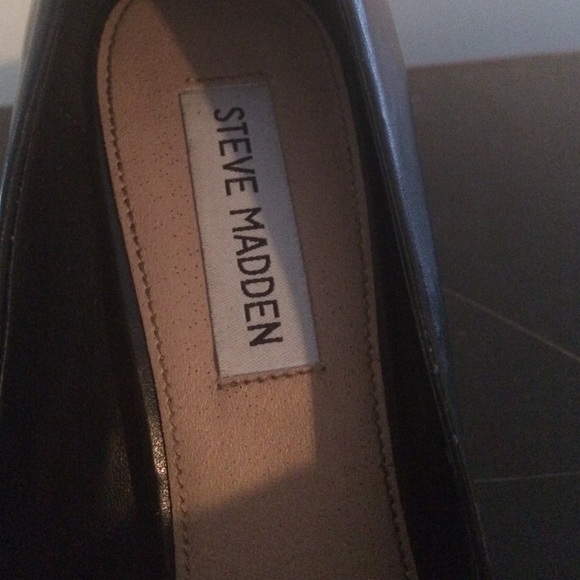 Steve Madden Stiletto Pump. Black Leather. - Picture 4 of 4