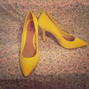 New Chic neon yellow 4" heels! Never worn outside!