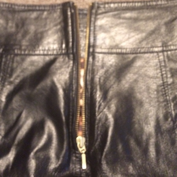 Leather skirt. - Picture 3 of 4