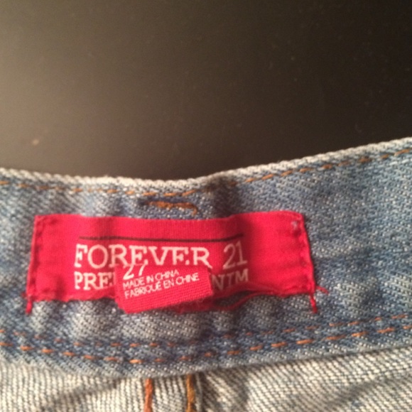 Denim shorts. - Picture 2 of 3