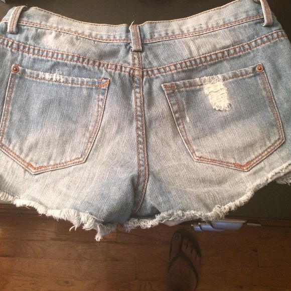 Denim shorts. - Picture 3 of 3