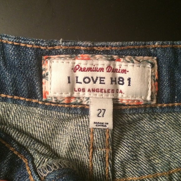 Denim shorts. - Picture 2 of 3