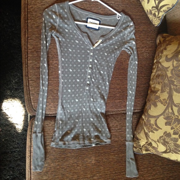 Abercrombie KIDS long sleeved top size MEDIUM.