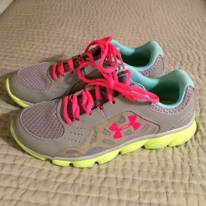 Tennis shoes