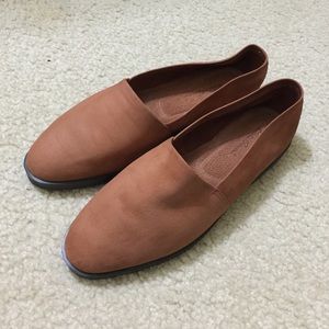 Orangish tan brown loafers suede 7W