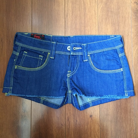 🆕 EVISU denim shorts - Picture 1 of 4